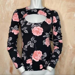 Small Guess Floral Keyhole Front Top